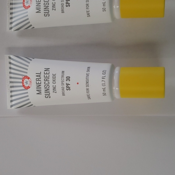 x2 First Aid Beauty Sunscreen SPF 30 Zinc Oxide Broad Spectrum 60 ml - Picture 3 of 9